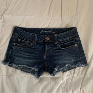 American Eagle Frayed Edge Jean Shorts Siz…